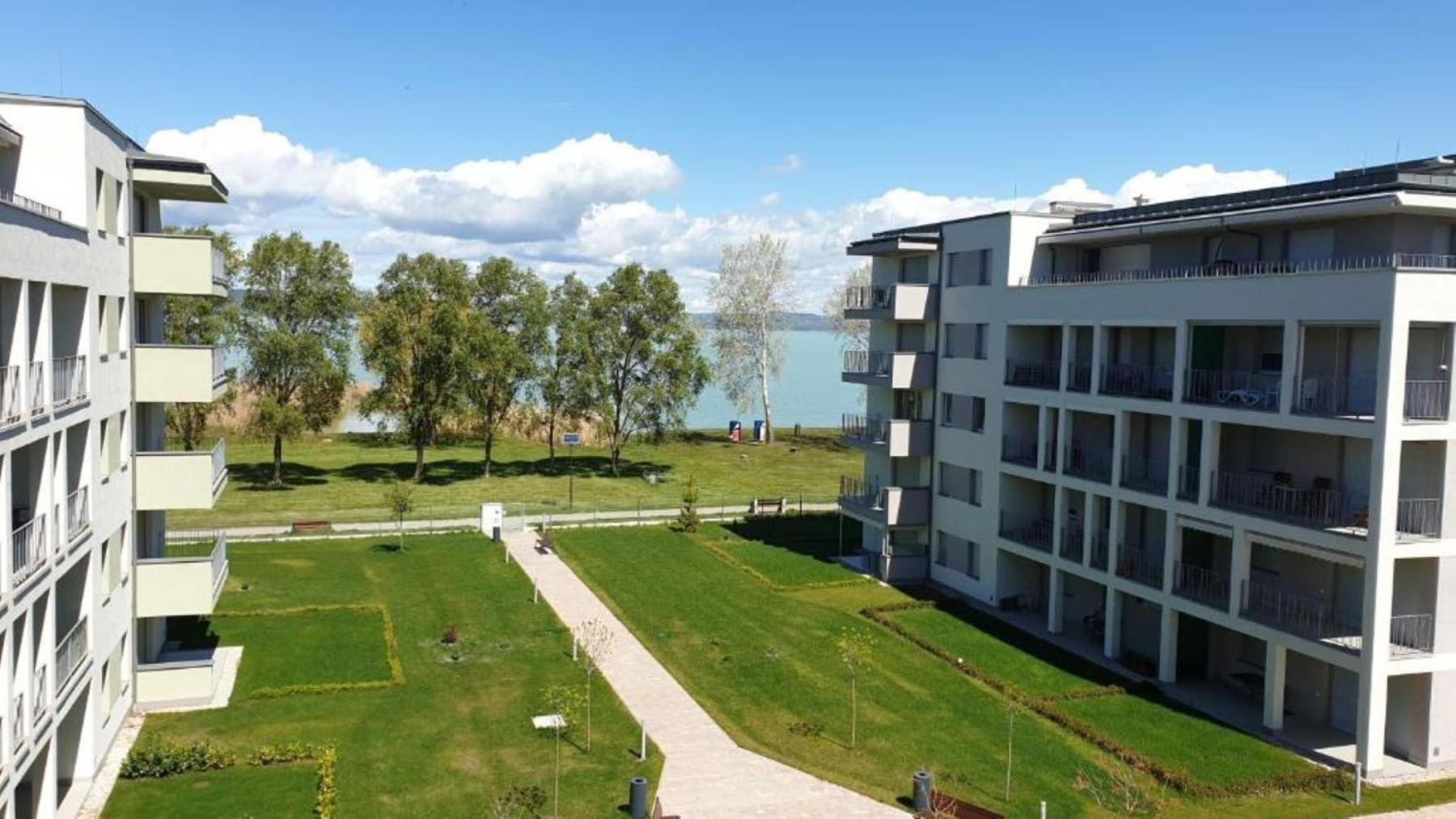 Green Apartman Balatonlelle Exterior photo